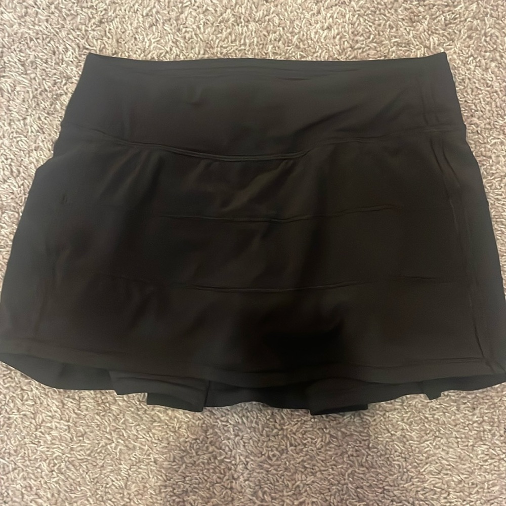 Lululemon pace rival black skirt